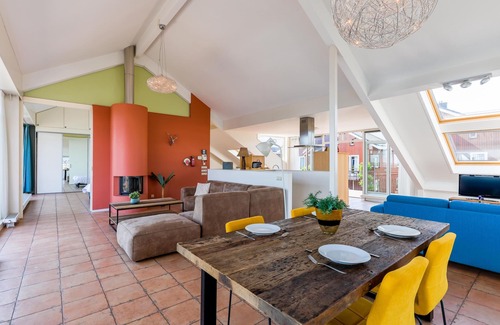 Municipality of Uitgeest Apartment | Modern penthouse with stunning lake views