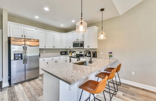 Dothan House | Modern & Private Retreat Near Historic Downtown!