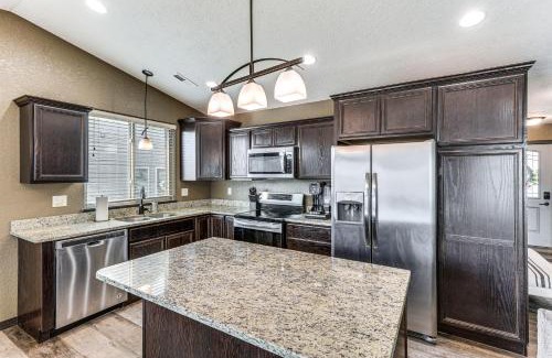 Rapid City House | Modern Rapid City Duplex with Yard 5 Mi to Downtown