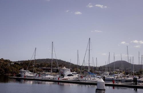 Bellerive Apartment | Modern refurbished unit in charming Bellerive