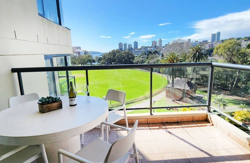 Rushcutters Bay Apartment | Modern Resort Style Living - 2 bed, 2 bath, parking, views. "Marina One"