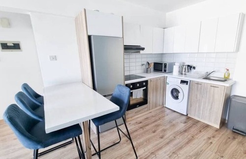 Skala Apartment | Modern Retreat: 2br Stylish Apt with Comfy Rooms!