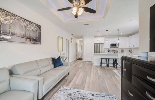 Oakland Hills House | Modern Retreat, 3Bedroom King bed + Master Bath near ocean, 6 guests