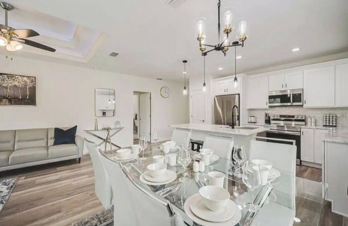 Oakland Hills House | Modern Retreat, 3Bedroom King bed + Master Bath near ocean, 6 guests