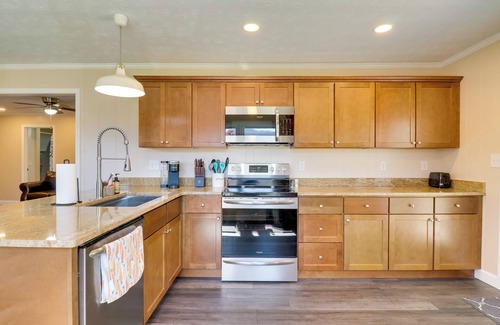 Canton Apartment | Modern Retreat Near Smoky Mtns & Asheville!