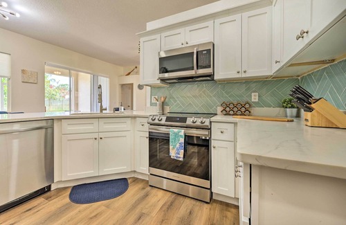 Lakeland House | Modern Retreat w/Screened Porch & Game Room!