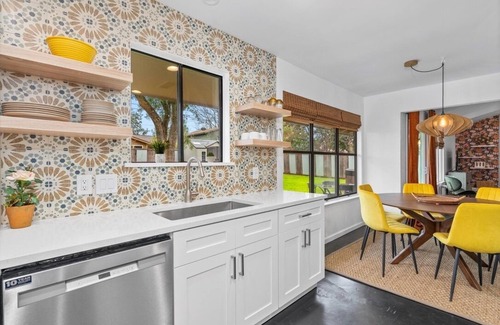 Round Rock House | Modern Retro House w/Hot Tub & Pet Friendly