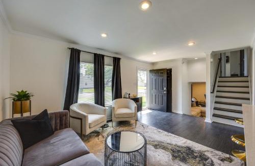 Montrose House | Modern Richmond Home with Deck, Close to Downtown!