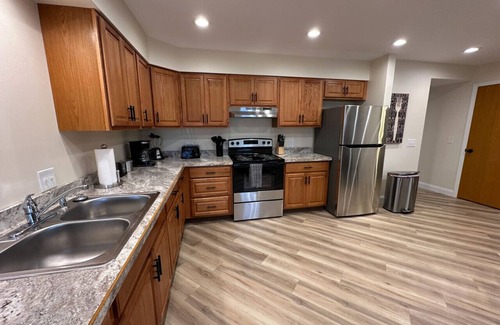 Bay City Apartment | Modern Riverbend Suites - 2BR