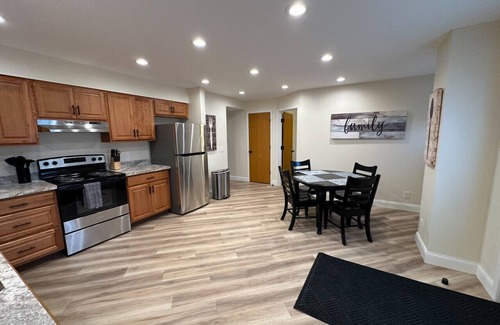 Bay City Apartment | Modern Riverbend Suites - 2BR