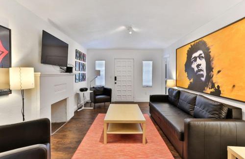 Buena Vista House | Modern Rock Themed House W Hot Tub Huge Yard