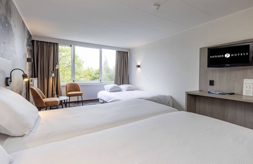 Municipality of Hellendoorn Hotel | Modern Room Perfect for Family Nature Trips Near Speelbos Nijverdal