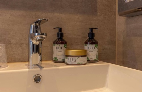 Municipality of Hellendoorn Hotel | Modern Room Perfect for Family Nature Trips Near Speelbos Nijverdal