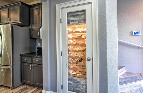 Southwestern Sacramento House | Modern Sacramento House ~ 12 Mi to Downtown!