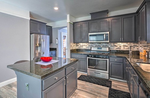 Southwestern Sacramento House | Modern Sacramento House ~ 12 Mi to Downtown!