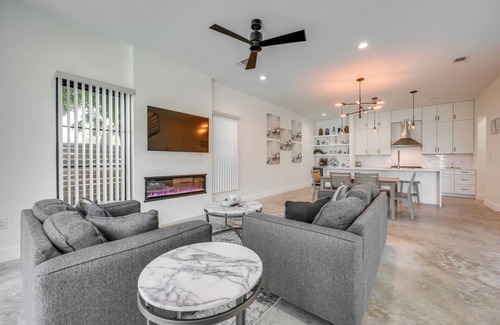 Southtown House | Modern San Antonio Vacation Rental w/Rooftop Deck
