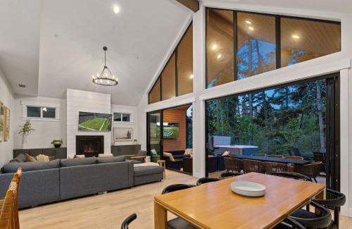 Roslyn House | Modern Scandinavian Retreat by the Forest