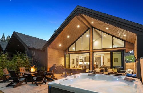 Roslyn House | Modern Scandinavian Retreat by the Forest