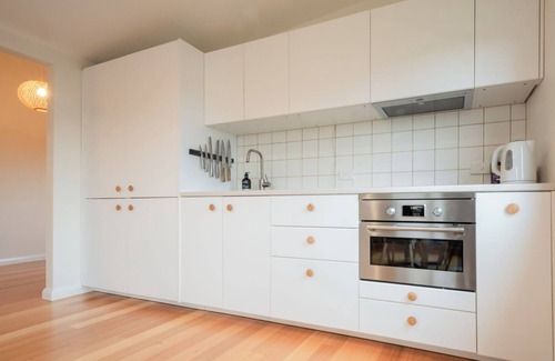 South Launceston Apartment | Modern Self Contained Unit Views, Parking and WiFi
