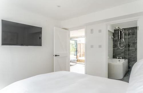 Matching Green Apartment | Modern self contained one bedroom with garden