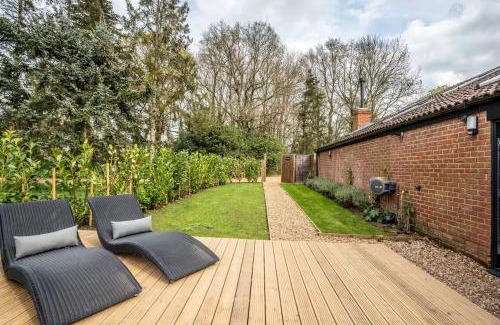 Matching Green Apartment | Modern self contained one bedroom with garden
