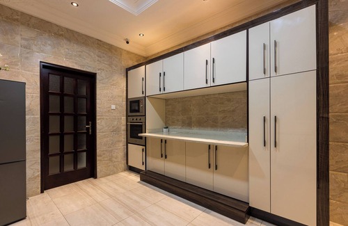 Tesano House | Modern Serenity: 3-Bedroom Haven Surrounded by Nature and Space