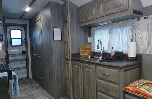 Four Corners House | Modern Sheep camp next door to Bozeman hot springs.