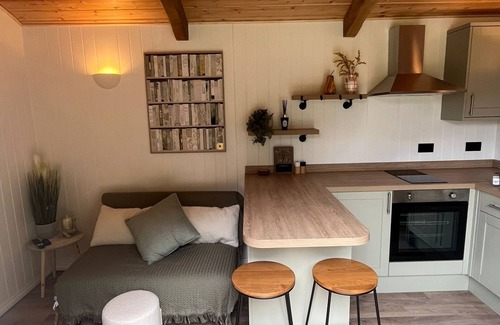 Three Legged Cross Cabin | Modern Shepherds Hut in Dorset, near New Forest & Beaches, Dog friendly