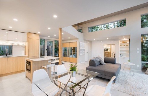 Halfmoon Bay Apartment | Modern Shipping Container Studio with Ocean Views