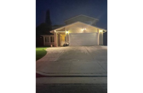 Edenvale House | Modern Single Family House With Large Backyard