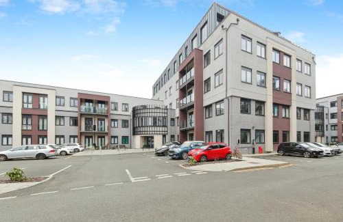 Barnt Green Apartment | Modern Solihull Studio Apartment with Free Parking & Kitchen