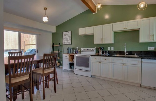 Roselawn Finance Apartment | Modern spacious 2-BR apartment/just minutes from downtown!
