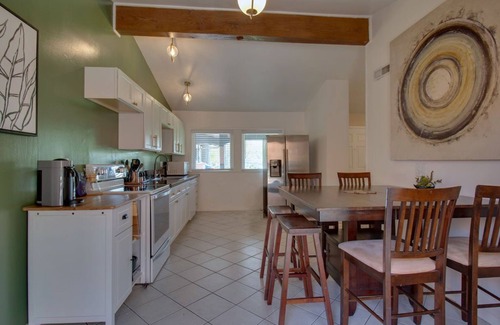 Roselawn Finance Apartment | Modern spacious 2-BR apartment/just minutes from downtown!