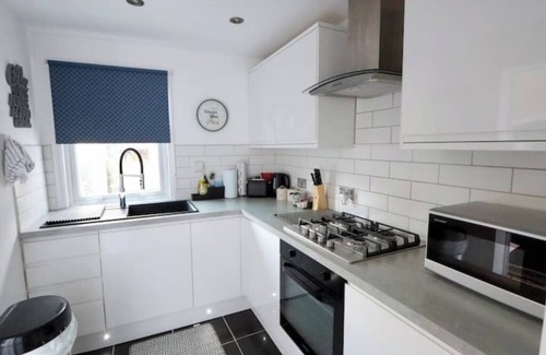 Watford House | Modern, Spacious 3 Bedroom home Watford Junction