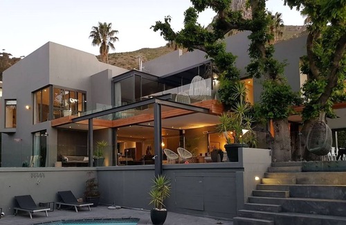 Fresnaye Villa | Modern Spacious Family Urban Oasis Villa