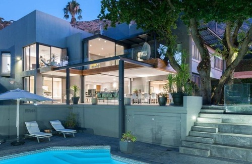 Fresnaye Villa | Modern Spacious Family Urban Oasis Villa