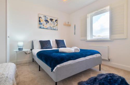 Broad Oak House | Modern Spacious House with Free Parking & Garden - Sleeps 6 - Perfect for Contractors & Families