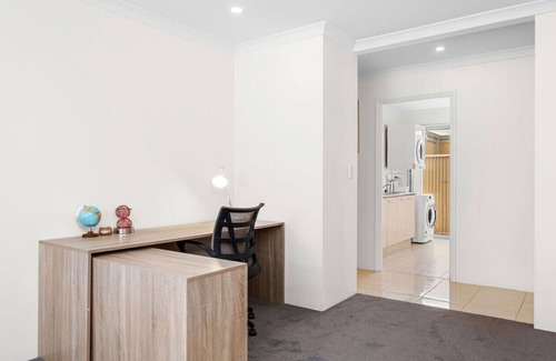 Alkimos House | Modern & Spacious in Alkimos!