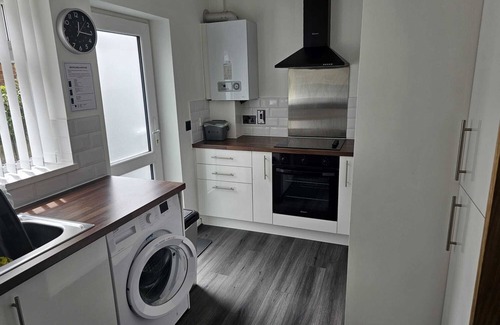Rhyd-y-foel Cottage | Modern, Spacious Walking Distance to Castle & Town
