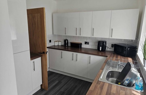 Rhyd-y-foel Cottage | Modern, Spacious Walking Distance to Castle & Town