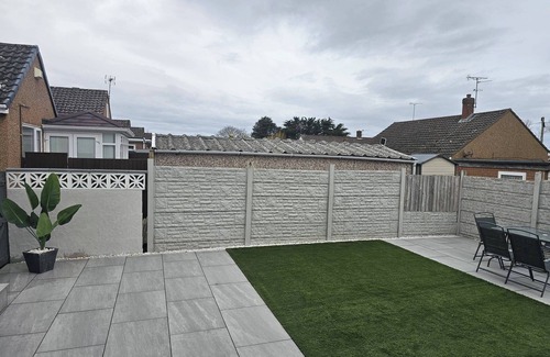 Rhyd-y-foel Cottage | Modern, Spacious Walking Distance to Castle & Town