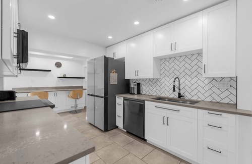 Florida Center House | Modern Stay