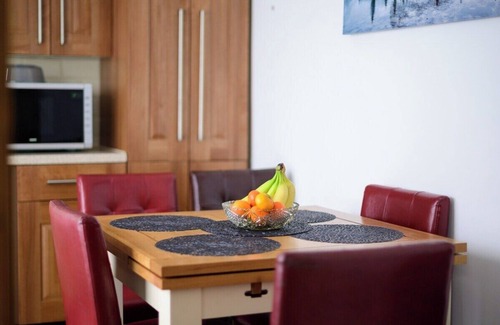 Bramcote House | Modern Strelley Escape - Peaceful & Convenient