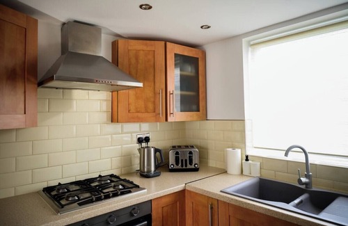 Bramcote House | Modern Strelley Escape - Peaceful & Convenient