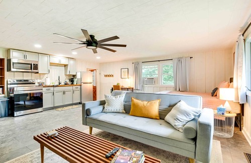 Ballston Spa Apartment | Modern Studio < 13 Mi to Saratoga Racetrack!