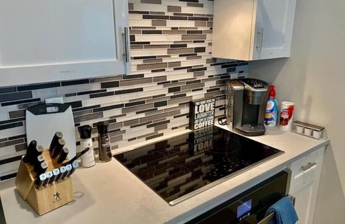 Central West End Apartment | Modern Studio Apartment in Central West end, BJ Hospital