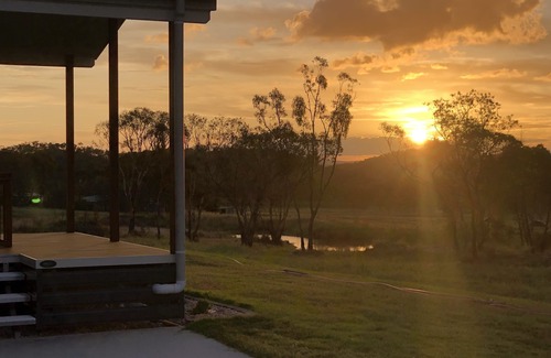 Ballandean Cabin | Modern studio cabin set amongst vineyards, bushland and grazing paddocks.