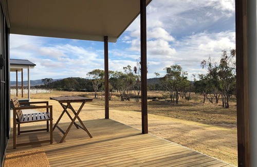 Ballandean Cabin | Modern studio cabin set amongst vineyards, bushland and grazing paddocks.