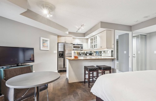 Downtown Toronto Apartment | Modern Studio Condo DT Toronto