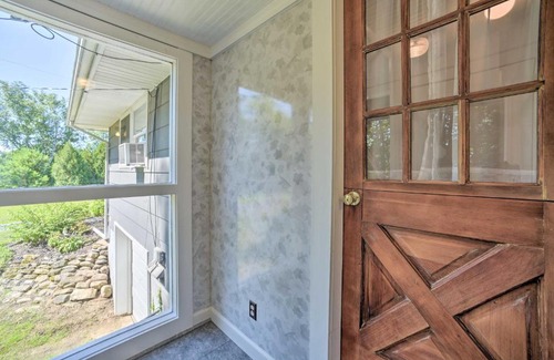 Ballston Spa Apartment | Modern Studio Less Than 13 Mi to Saratoga Racetrack!